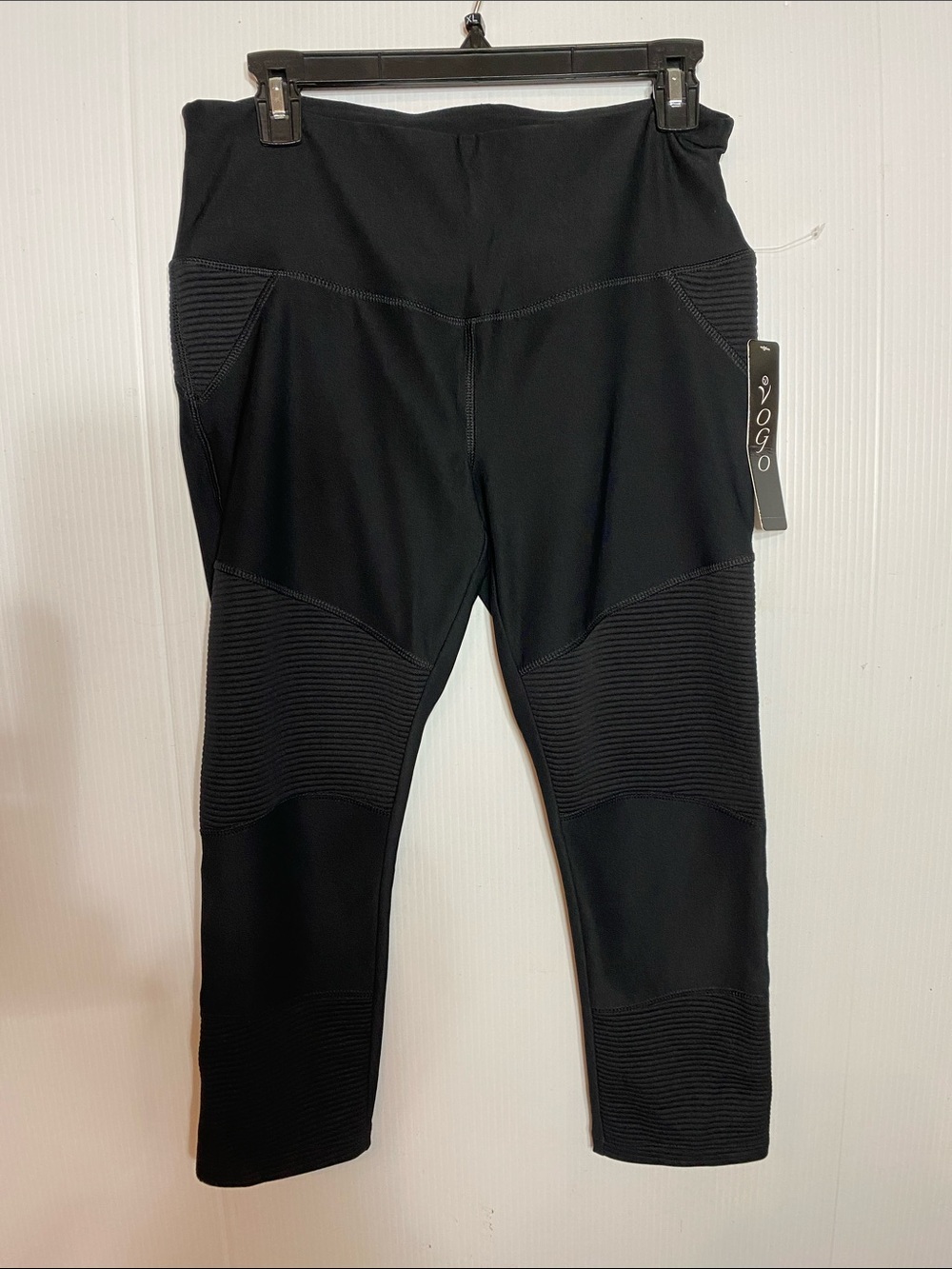 Yoga Black Ribbed Knit Just Below the Knee Leggings
